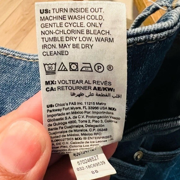 Chico’s So Slimming Velvet Side-Seam Girlfriend Ankle Jeans Women's Sz. 0.5 (6) - Picture 10 of 11